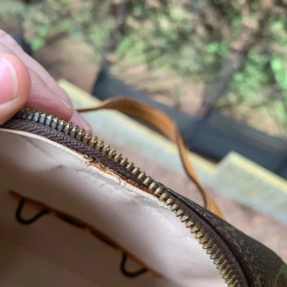 Louis Vuitton Monogram Spontini Bag - Picture 15 of 16